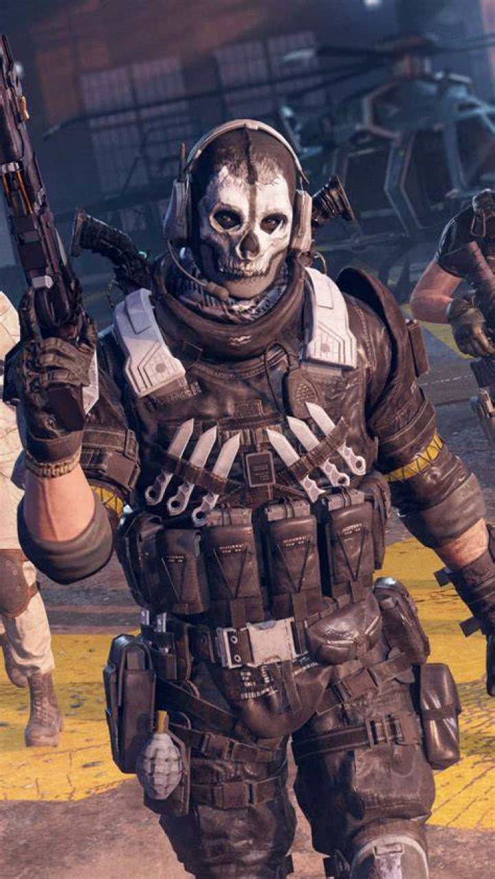 CoD: Mobile character in a red and black metal helmet